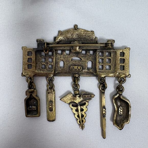 Vintage Dangle Charm Brooch Pin Lot - Sewing Machine, Hospital, House, Suitcase - Picture 10 of 10
